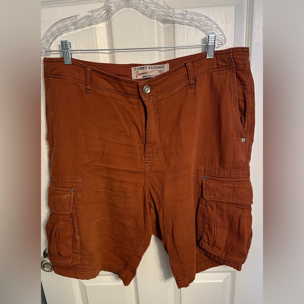 Tommy Bahama Jeans 100% cotton cargo shorts